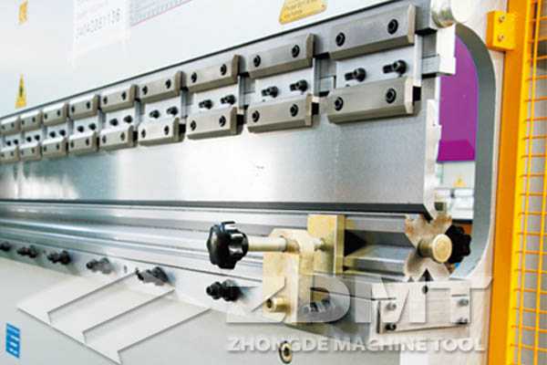 補(bǔ)償工作臺(tái)(選配).jpg 補(bǔ)償工作臺(tái)(選配).jpg