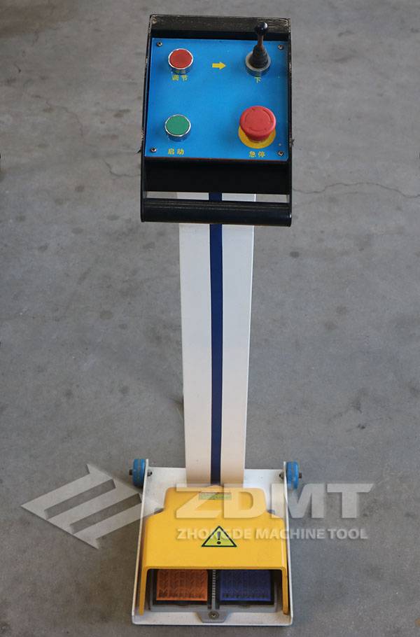 腳踏開關(guān).jpg 腳踏開關(guān).jpg