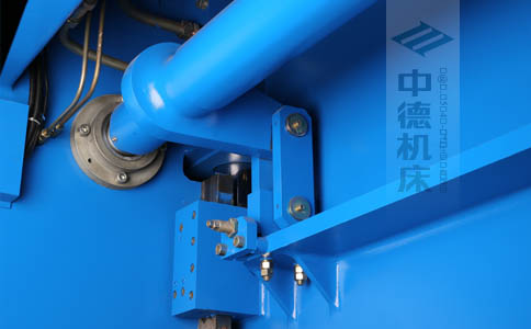 ZDPK-8025配有中德公司最新型扭軸同步裝置，強(qiáng)度高，能調(diào)節(jié)，專利技術(shù).jpg