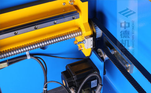 ZDPK-20032X軸配有滾珠絲桿及直線導軌，大功率伺服電機，鋼絲同步帶，能顯著提升X軸定位精度及速度 (2).jpg